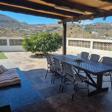 Grosses Haus Mit Garten Und Blick Auf Kanarische Huegellandschaft Feriehus